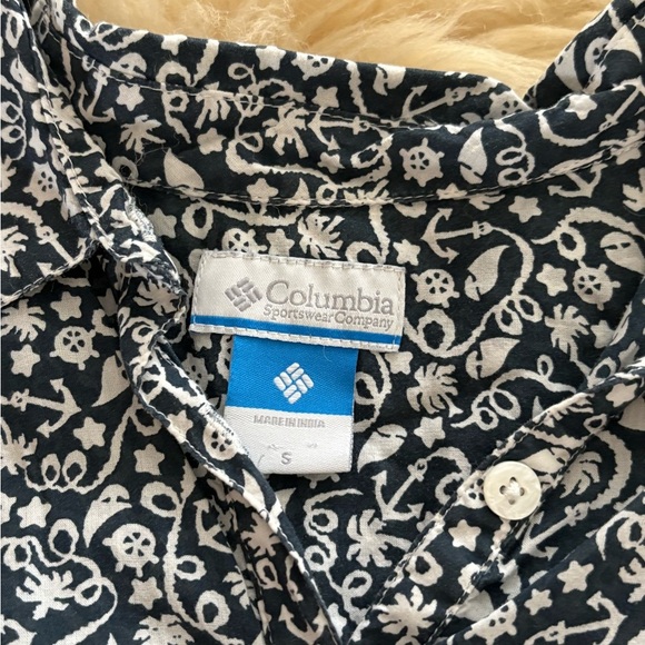 Columbia Sleeveless Blue and White Floral Pullover 1/4 Button Blouse Top - Picture 5 of 6